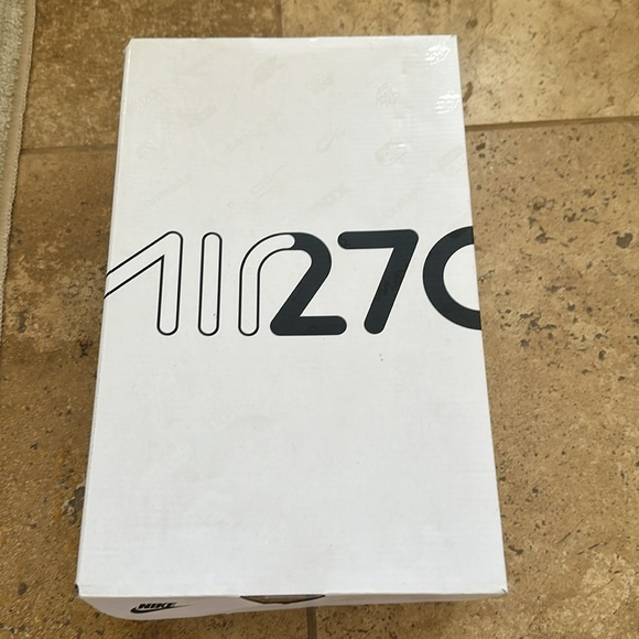 New! Nike W Air Max 270 in hard to find Summit White/Desert Sand - Picture 4 of 4
